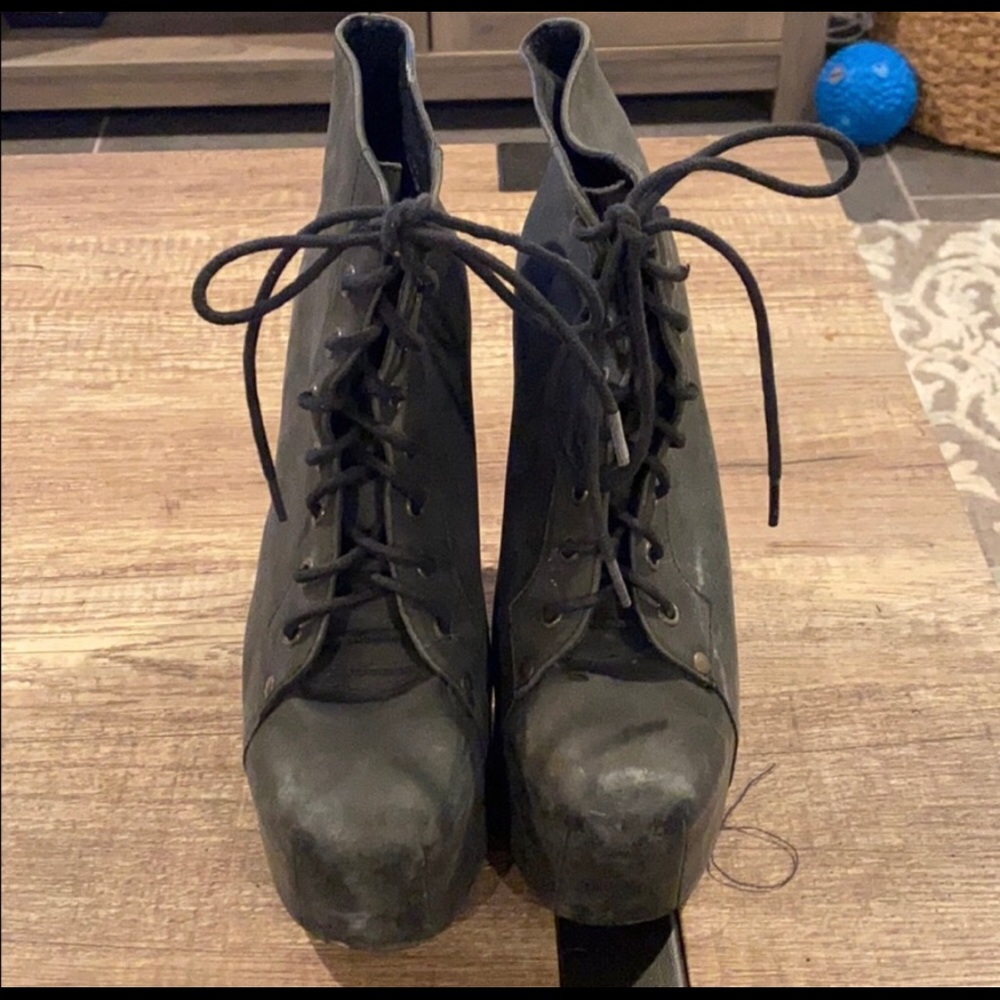 Jeffrey Campbell distresses litas